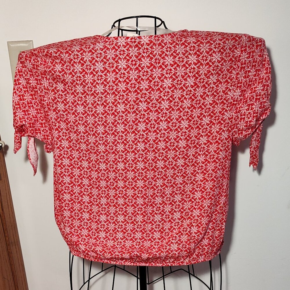 Universal Thread red & white patterned faux wrap blouse, exc. used cond., size M - Picture 2 of 6